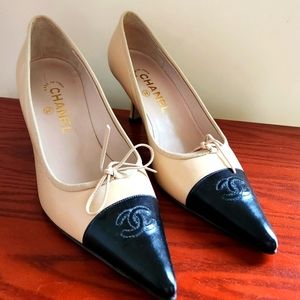 Vintage CHANEL Two-Tone Pumps RARE in Excellent Used Condition